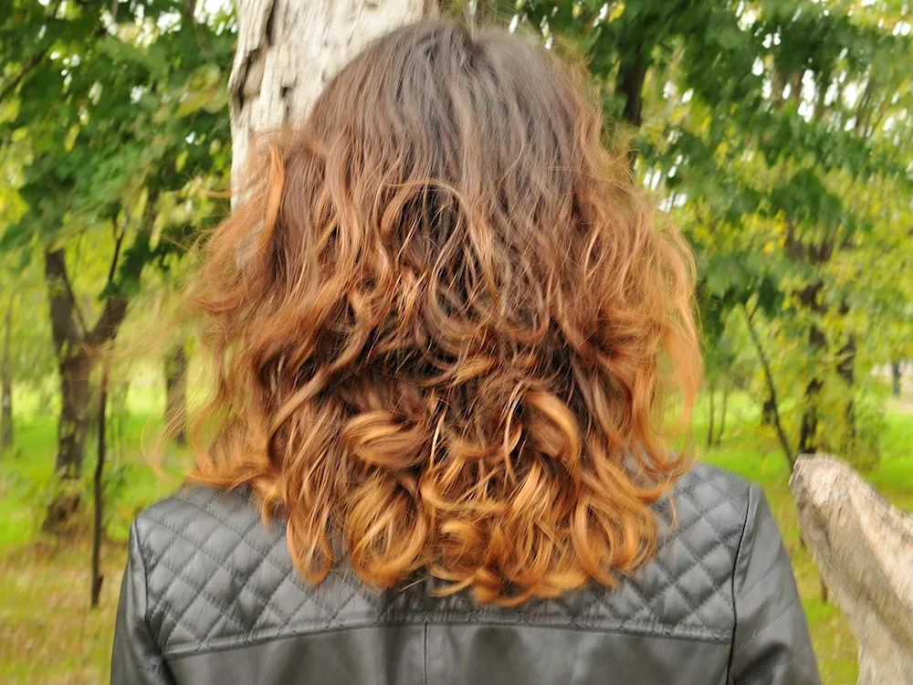 Chemical curl on the ends of hair