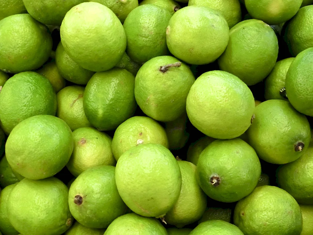 Green citrus fruit