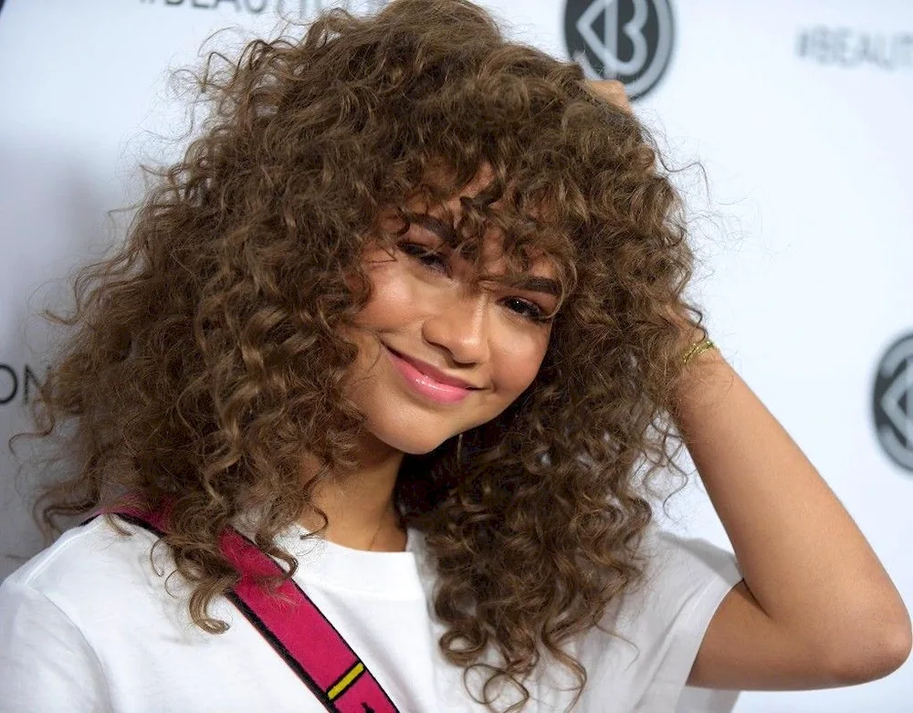 Zendaya curly