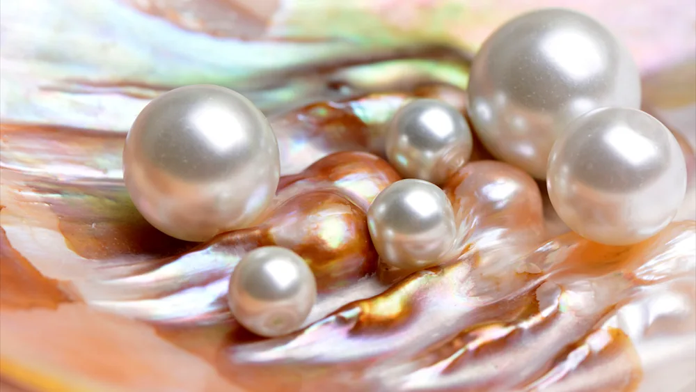 Pearl blond