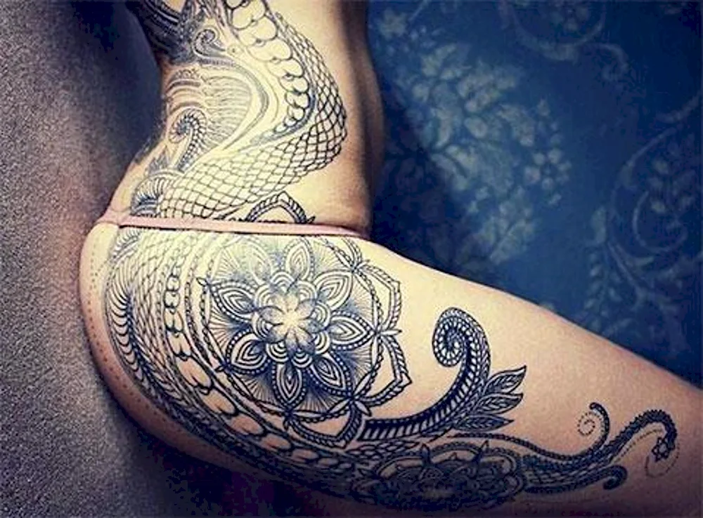 Tattoo of roses on the hip