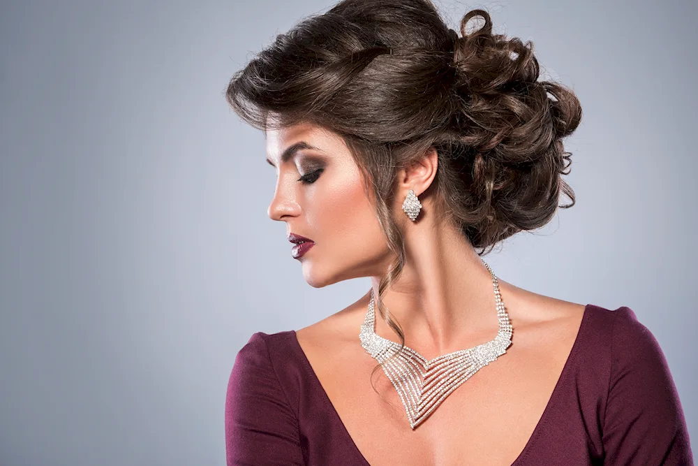 Roman hairstyle with comb