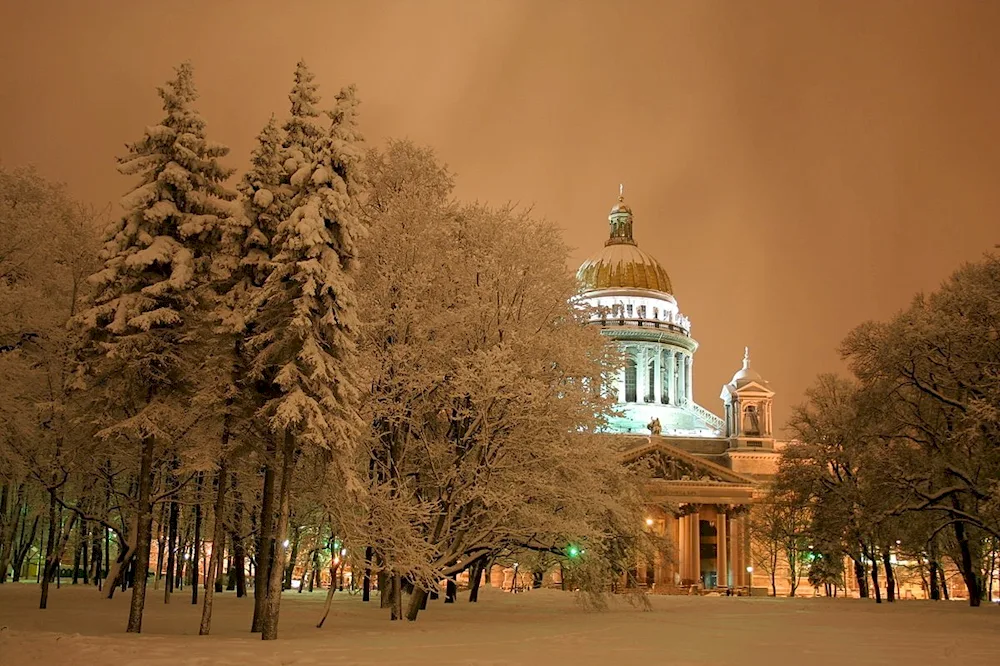 Winter St. Isaac's Cathedral in St. Petersburg St. Petersburg