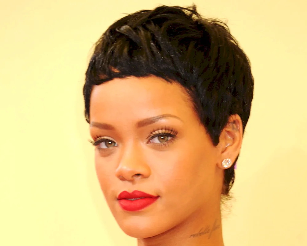 Rihanna pixie haircut